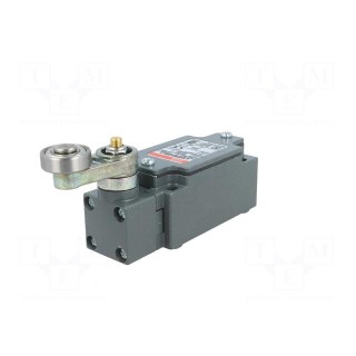 Limit switch | lever R 30mm, metallic roller 22mm | NO + NC | 10A