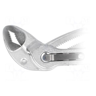 Pliers | self-adjusting for pipes