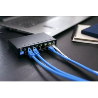 Extralink EX.14305 network switch Unmanaged L2 Gigabit Ethernet (10/100/1000) Power over Ethernet (PoE) Black