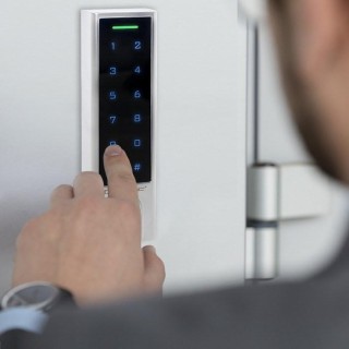 Qoltec 52449 Code lock PROTEUS with fingerprint reader | RFID | Code | Card | key fob | Doorbell | IP68 | EM