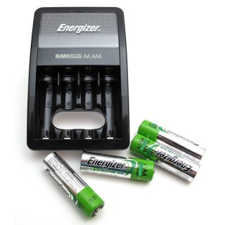 Зарядное устройство Energizer Maxi + 4xR6/AA 2000 мАч NH15-2000 в упаковке 1 шт.