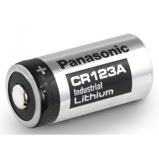 CR123A akut Panasonic Industrial litium 1 kpl pakkauksessa.